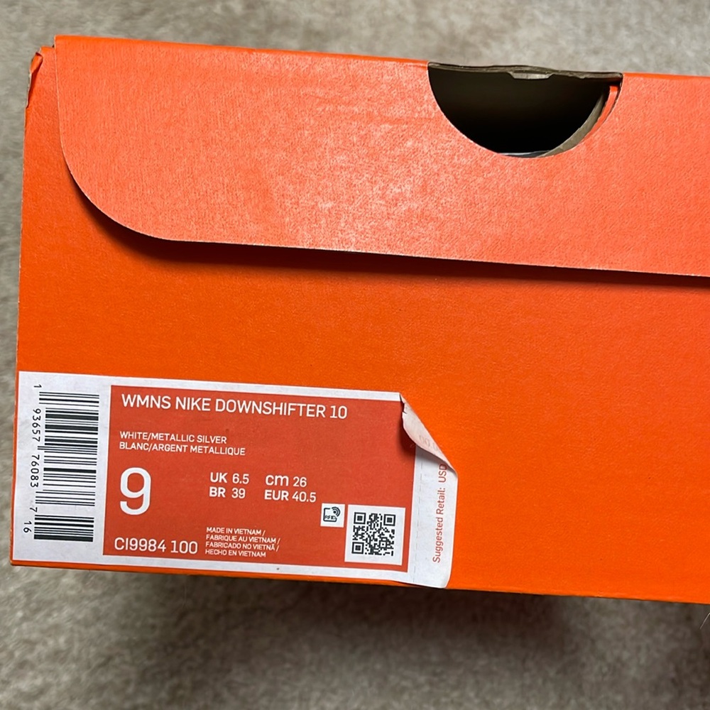 Nike Womens Downshifter 10 size 9 NWT